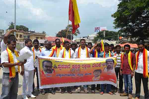 ಗೋವಾದಲ್ಲಿ ಕನ್ನಡಿಗರ ಮೇಲೆ ದೌರ್ಜನ್ಯ: ಕರವೇ ಪ್ರತಿಭಟನೆ